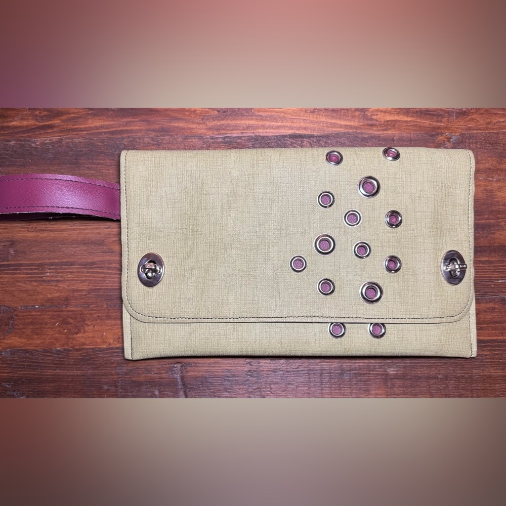 Holly AiKEN Clutch